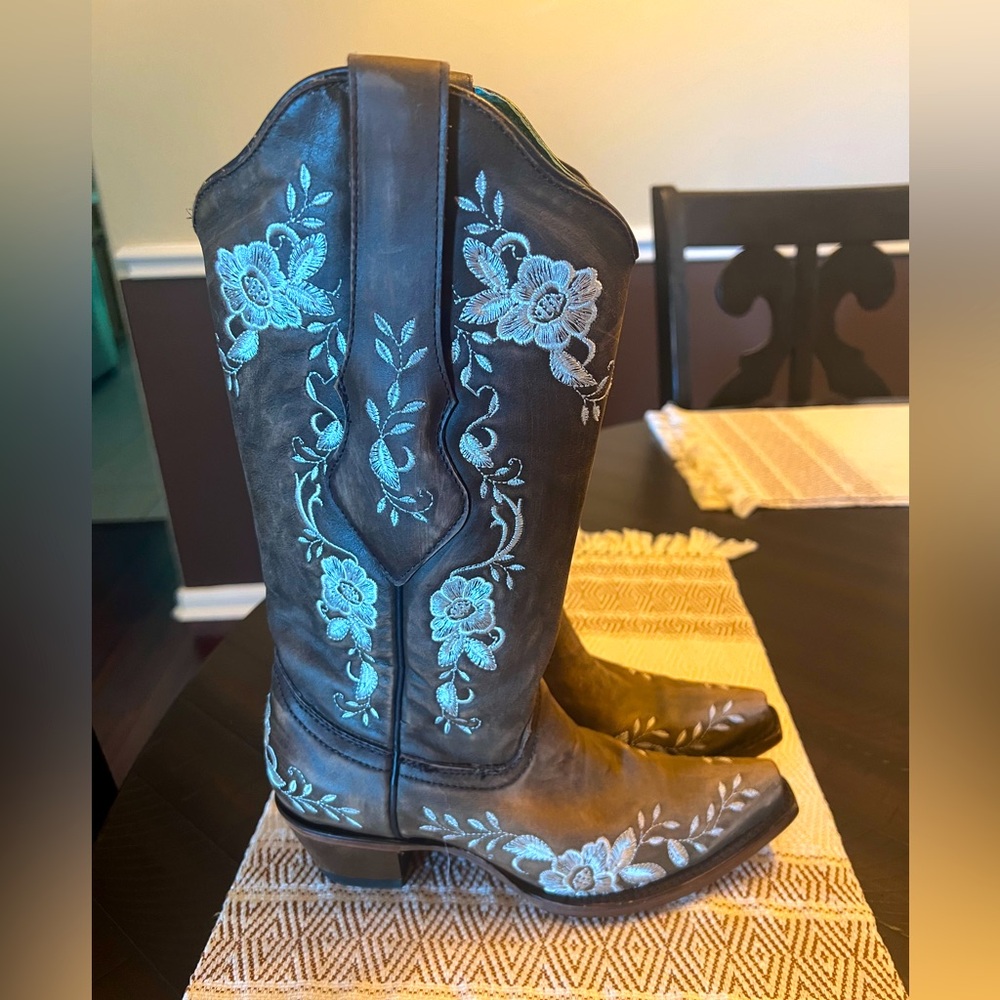 Woman’s Corral Cowboy boots, size 6 1/2.